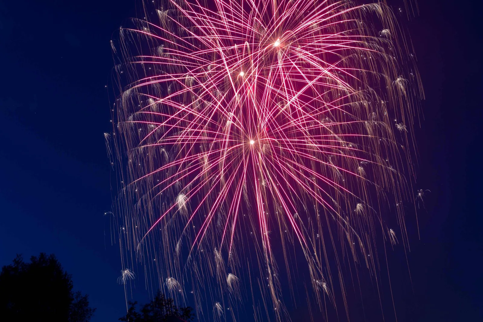 Silvesterfeuerwerk über dem Hotel Jägerhof